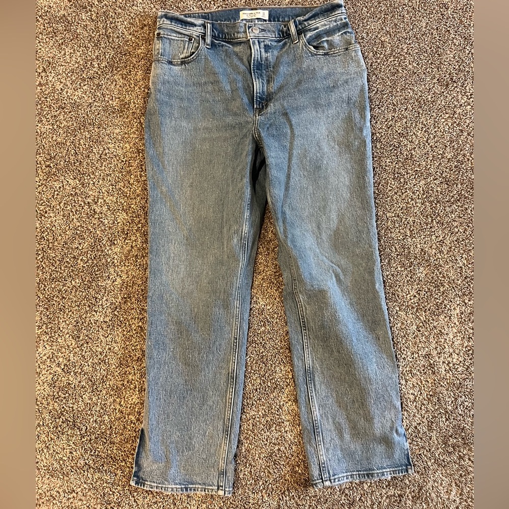 Abercrombie 90s Straight Ultra High Rise Ankle Slit